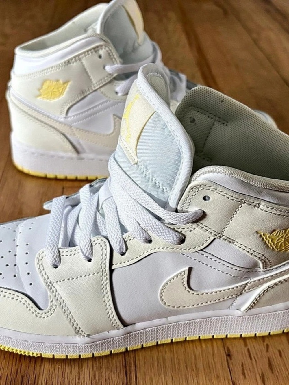 Jordan Air Jordan 1 High Zoom Air CMFT 'Lemon Twist' Sneakers in White & Yellow